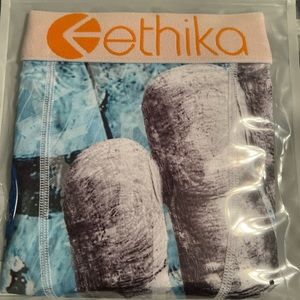 New 3 piece Men’s Ethika boxers brief Men’s Size small 28-30.